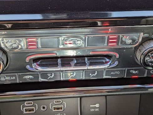 New 2025 Jeep Grand Cherokee Limited w/ Black Appearance Package image 25