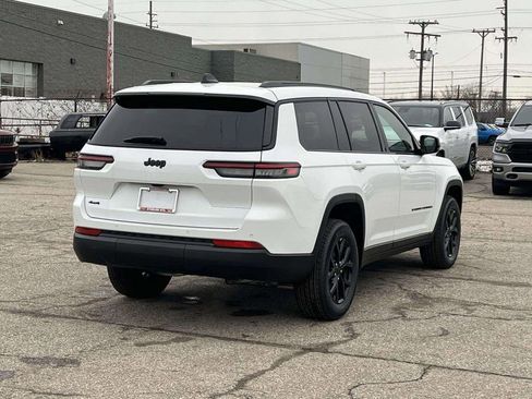 New 2025 Jeep Grand Cherokee L Altitude image 3
