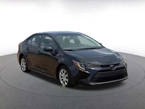 Used 2025 Toyota Corolla LE FWD image 3