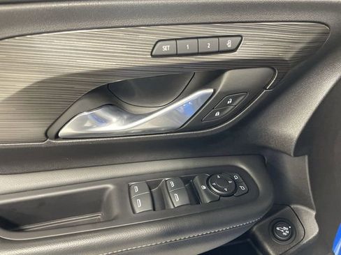 Used 2024 GMC Terrain SLT image 13