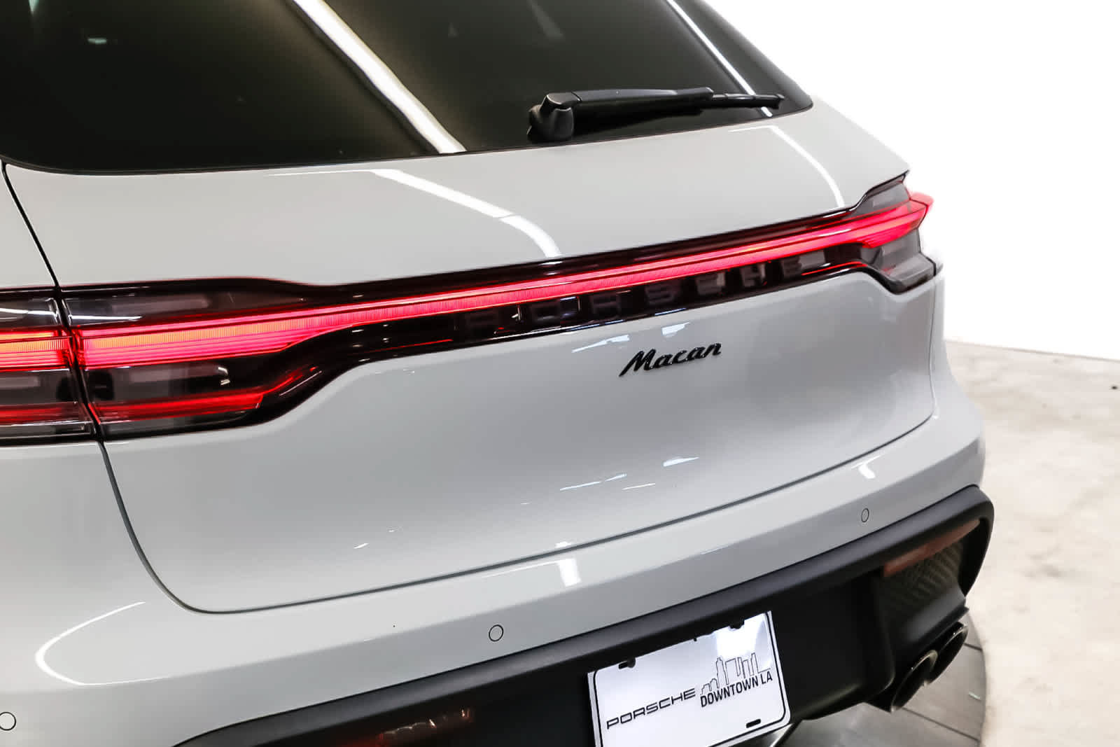 Certified 2024 Porsche Macan AWD/4WD image 11