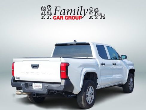 Used 2025 Toyota Tacoma SR w/ SR Upgrade Package AWD/4WD image 4
