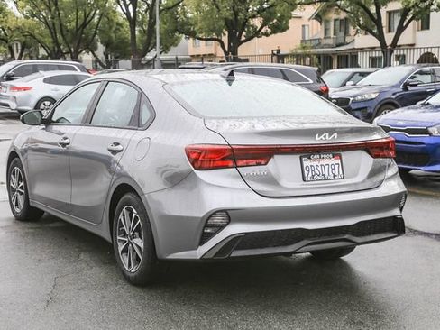 Certified 2022 Kia Forte LXS w/ LXS Technology Package image 8
