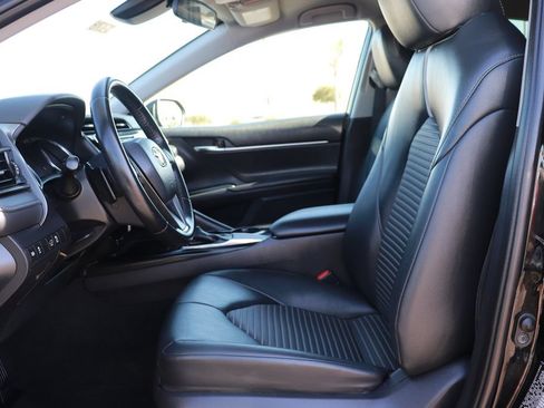 Used 2019 Toyota Camry SE FWD image 10