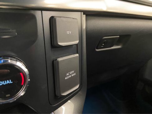 Used 2022 Ford F150 Lariat w/ Equipment Group 502A High image 39