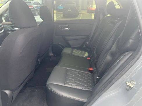 Used 2023 Nissan Rogue Platinum FWD image 8