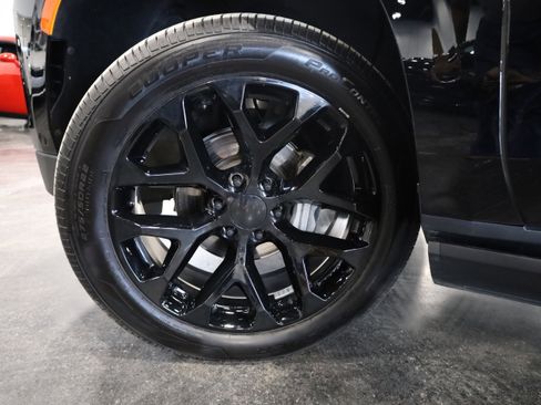 Used 2024 Chevrolet Suburban High Country w/ Advanced Technology Package image 13