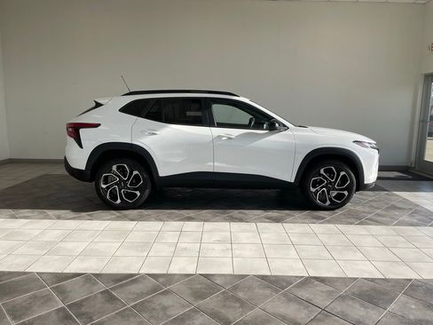 Used 2024 Chevrolet Trax RS w/ Driver Confidence Package image 4