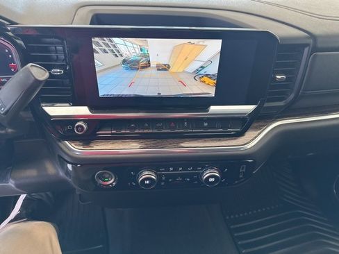 Used 2022 GMC Sierra 1500 SLE image 11