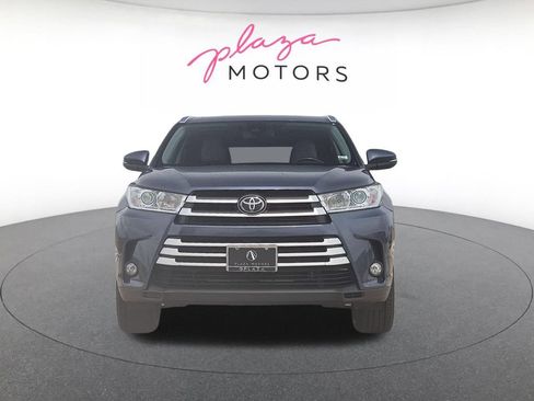 Used 2018 Toyota Highlander XLE AWD/4WD image 2