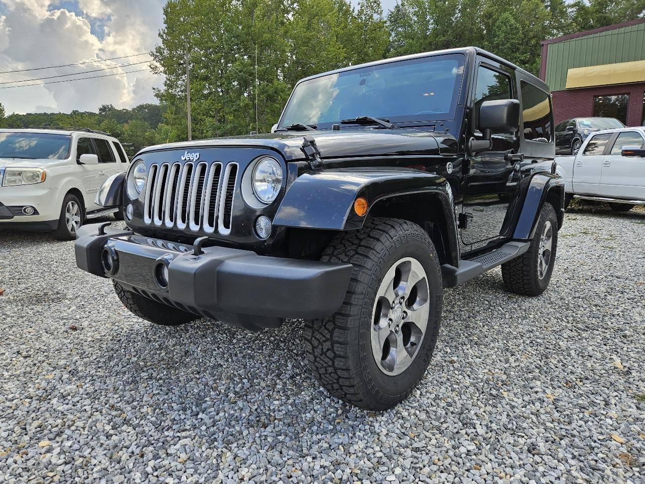 Used 2016 Jeep Wrangler Sahara w/ Connectivity Group AWD/4WD image 4