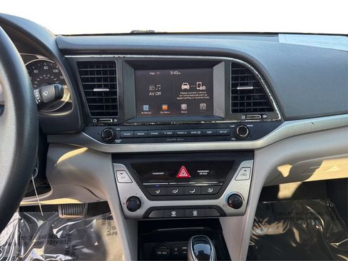 Used 2017 Hyundai Elantra SE FWD image 14