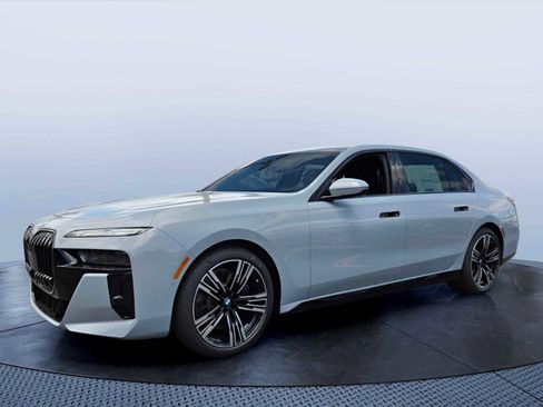 New 2026 BMW 740i RWD image 2