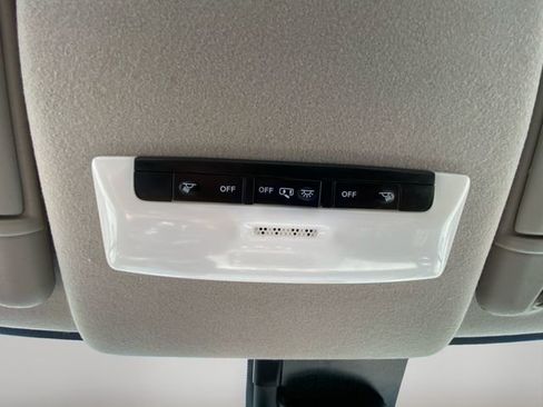 Used 2021 Nissan Versa SV image 26