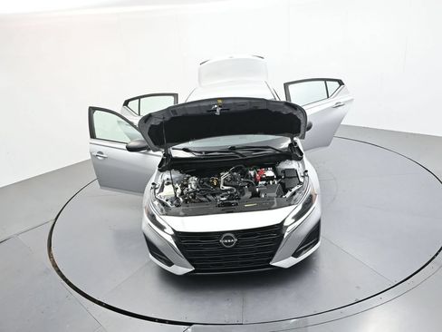 Used 2024 Nissan Altima 2.5 SV FWD image 41