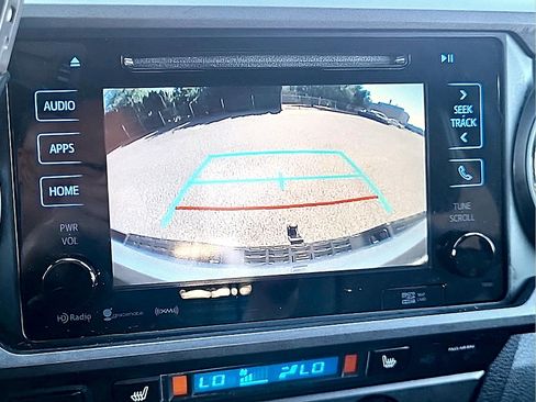 Used 2019 Toyota Tacoma TRD Off-Road w/ TRD Premium Off Road Package AWD/4WD image 25