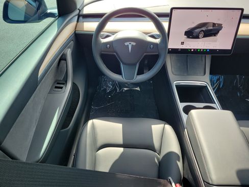 Used 2024 Tesla Model Y Long Range AWD/4WD image 14
