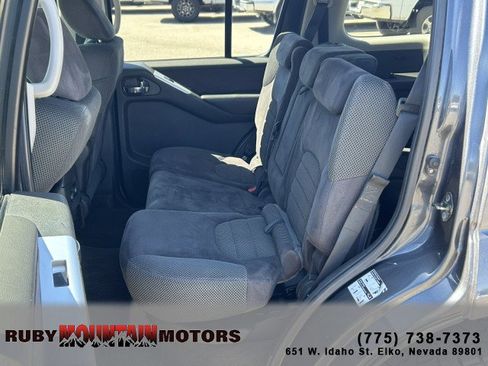 Used 2010 Nissan Pathfinder SE AWD/4WD image 22