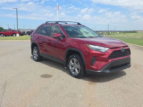 Used 2022 Toyota RAV4 XLE w/ Convenience Package image 4
