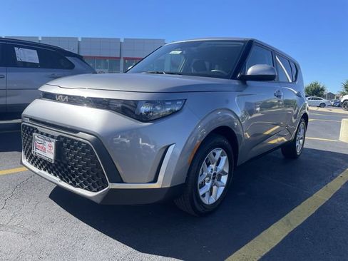 Used 2025 Kia Soul LX w/ LX Technology Package FWD image 12