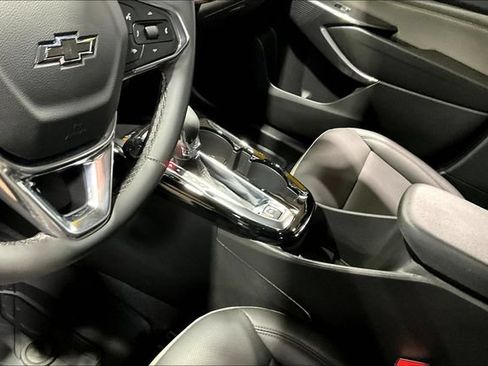 Used 2026 Chevrolet Trax ACTIV w/ Sunroof Package FWD image 18