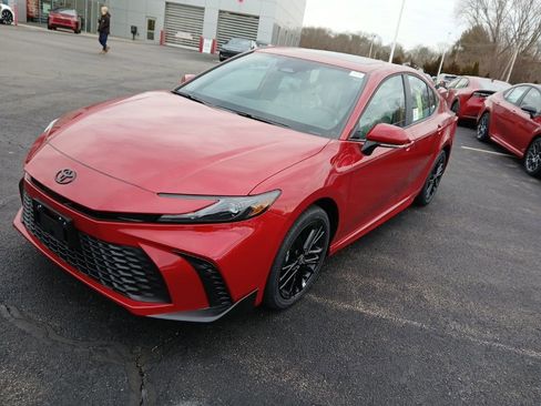 New 2026 Toyota Camry SE image 2