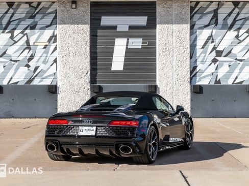 Used 2021 Audi R8 V10 w/ Premium Package image 16