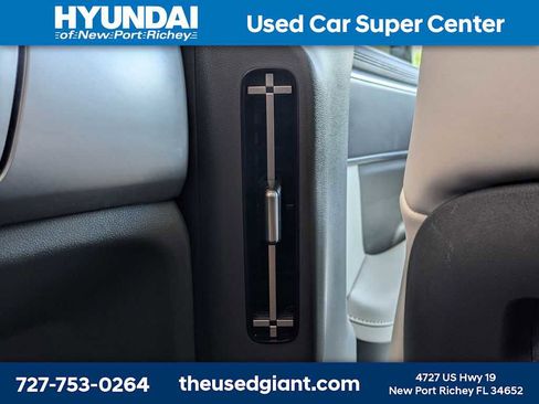 Used 2025 Hyundai Santa Fe SEL image 18