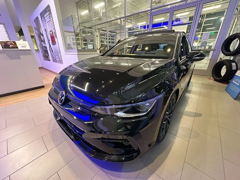 New 2026 Volkswagen Golf image 3