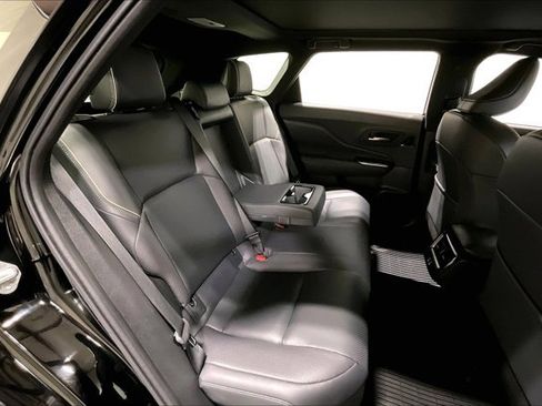 Used 2025 Toyota Crown Signia w/ Advanced Technology Package image 27