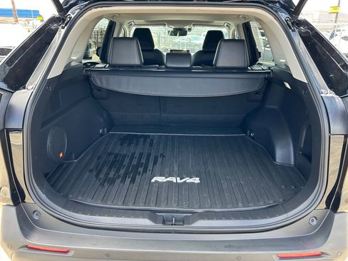 Used 2022 Toyota RAV4 XLE Premium image 25