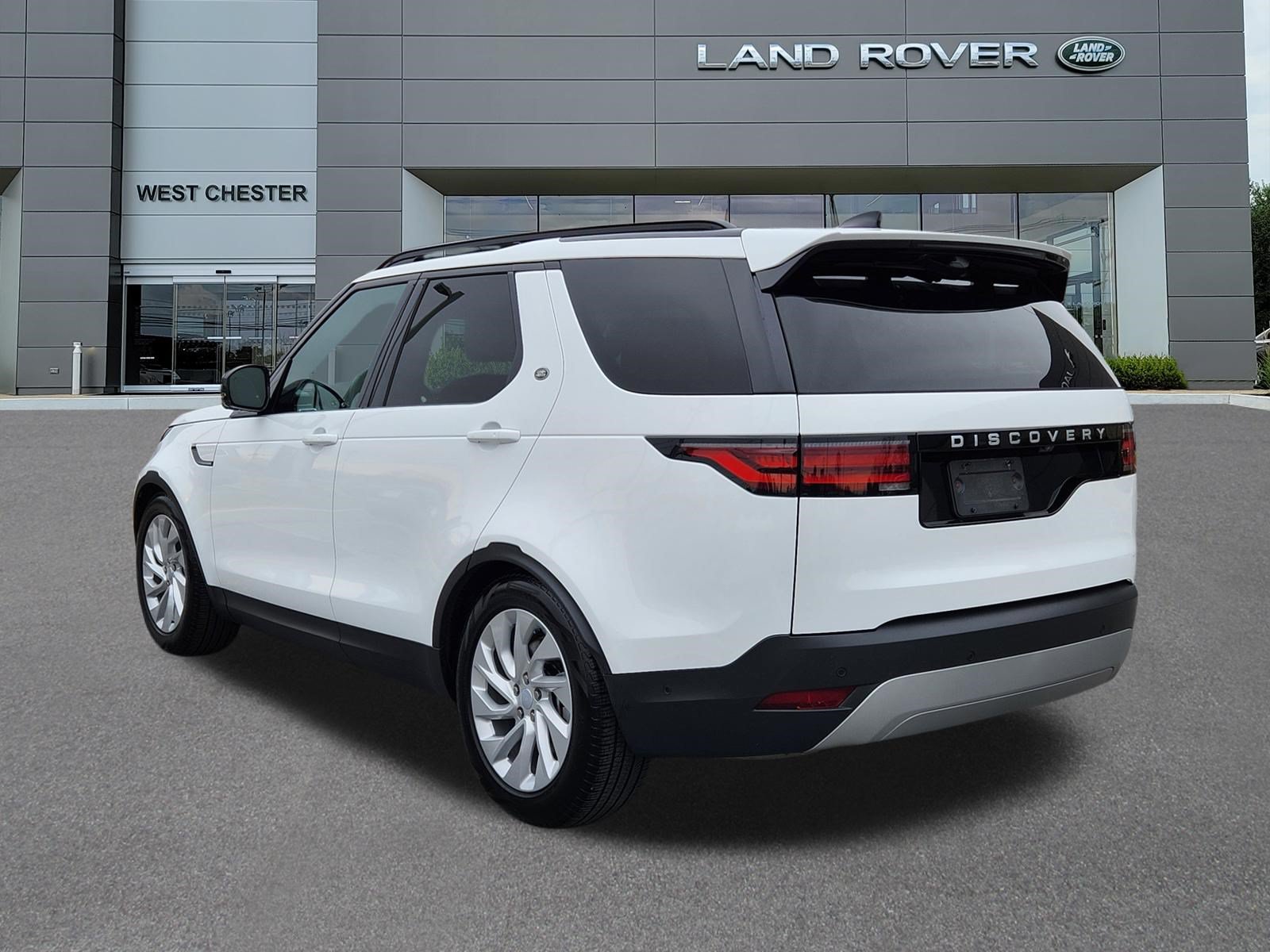 Certified 2025 Land Rover Discovery S AWD/4WD image 3