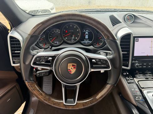 Used 2017 Porsche Cayenne AWD/4WD image 13