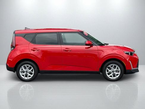 Certified 2025 Kia Soul LX w/ LX Technology Package FWD image 8