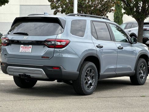 New 2025 Honda Pilot TrailSport image 4