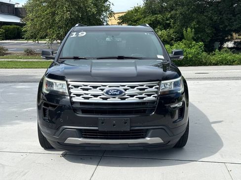 Used 2019 Ford Explorer XLT w/ Equipment Group 202A AWD/4WD image 2