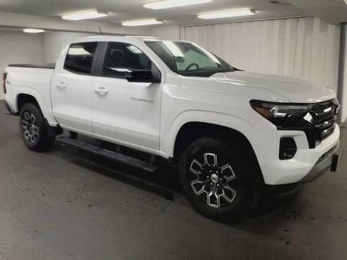 Certified 2024 Chevrolet Colorado Z71 w/ Z71 Convenience Package 2 AWD/4WD image 2