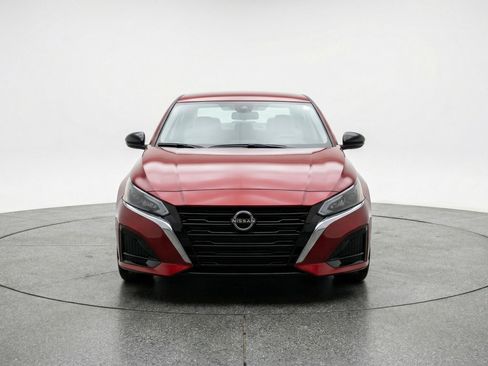 Used 2025 Nissan Altima 2.5 SV image 2