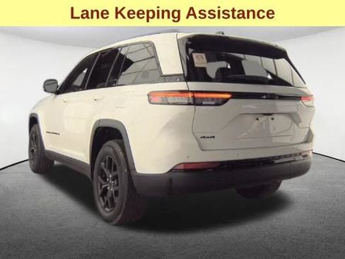Used 2024 Jeep Grand Cherokee Altitude AWD/4WD image 8