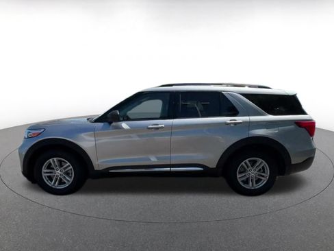 Used 2024 Ford Explorer XLT w/ Equipment Group 202A RWD image 7