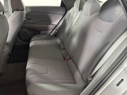 Used 2022 Hyundai Elantra SE FWD image 15