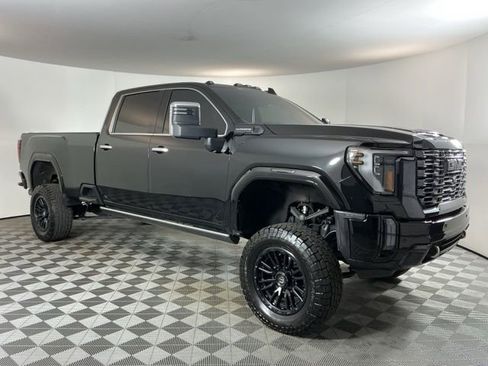 Used 2024 GMC Sierra 2500 Denali Ultimate AWD/4WD image 3