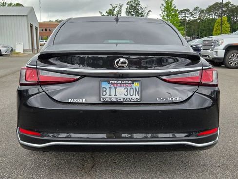 Used 2025 Lexus ES 300h Ultra Luxury w/ Accessory Package (Z1) FWD image 4