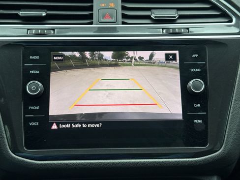 Used 2019 Volkswagen Tiguan SE w/ Panoramic Sunroof Package FWD image 26