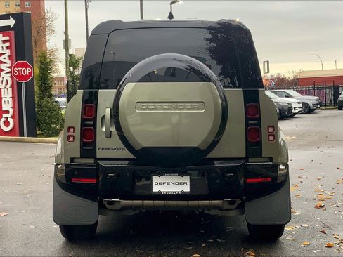 Used 2025 Land Rover Defender 110 X-Dynamic SE image 4