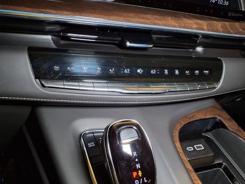 Certified 2024 Cadillac Escalade ESV Premium Luxury Platinum AWD/4WD image 5