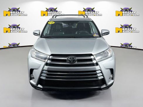 Used 2019 Toyota Highlander XLE AWD/4WD image 2