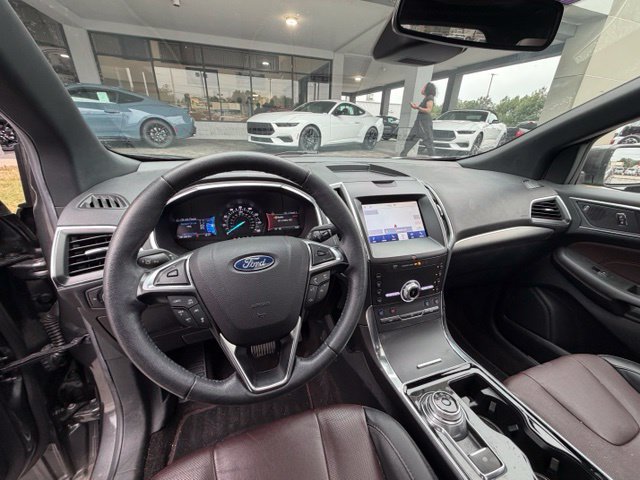 Used 2020 Ford Edge Titanium w/ Equipment Group 301A FWD image 9