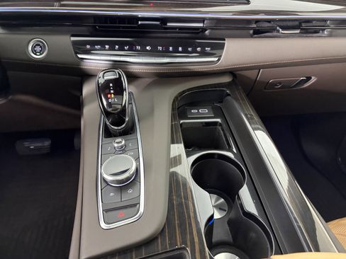 Certified 2024 Cadillac Escalade ESV Premium Luxury w/ Performance Package image 28