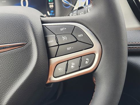 Used 2025 Chrysler Pacifica Pinnacle FWD image 29